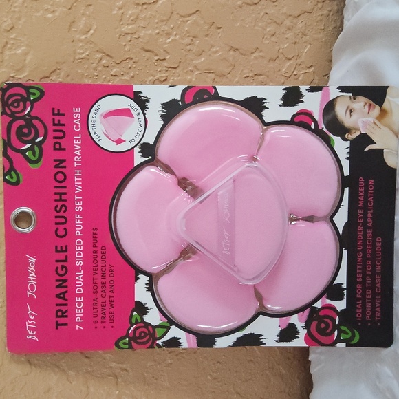 NWT 7PC PINK TRIANGLE CUSHION PUFFS - Picture 2 of 3